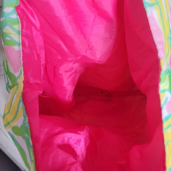 Lilly Pulitzer for Estee Lauder Beach Strawberry Banana Tote Bag - Picture 7 of 14